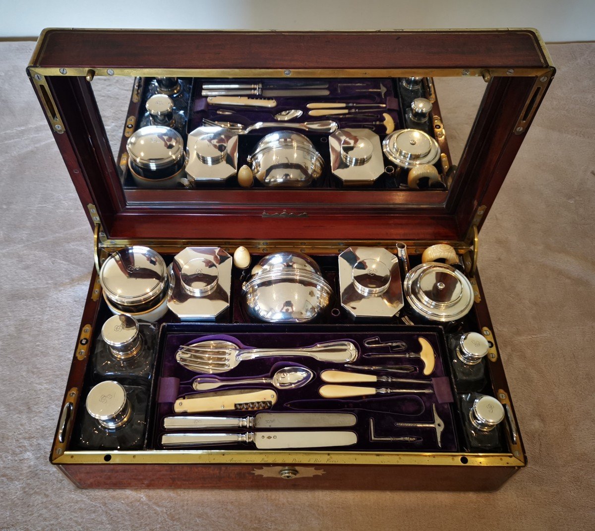 Travel Set Signed Aucoc Aîné, Circa 1835.-photo-2