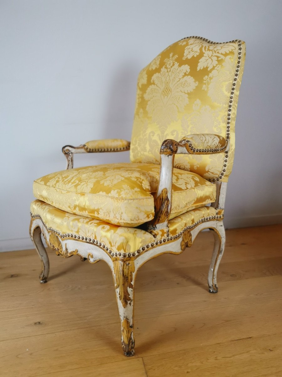 Paire De Larges Fauteuils Du Comtat Venaissin De La Période Régence.-photo-1