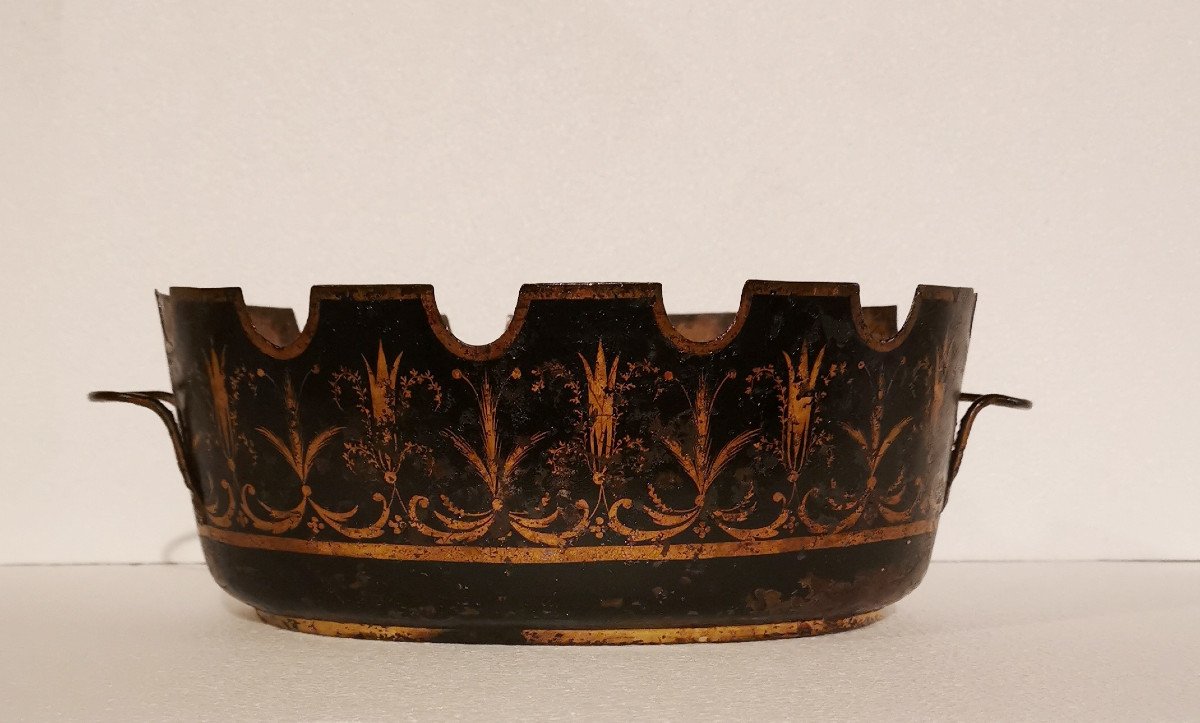 Rafraîchissoir à verres en tôle laquée d’époque, Directoire An Iv- An VIII,  (1790-1795). 