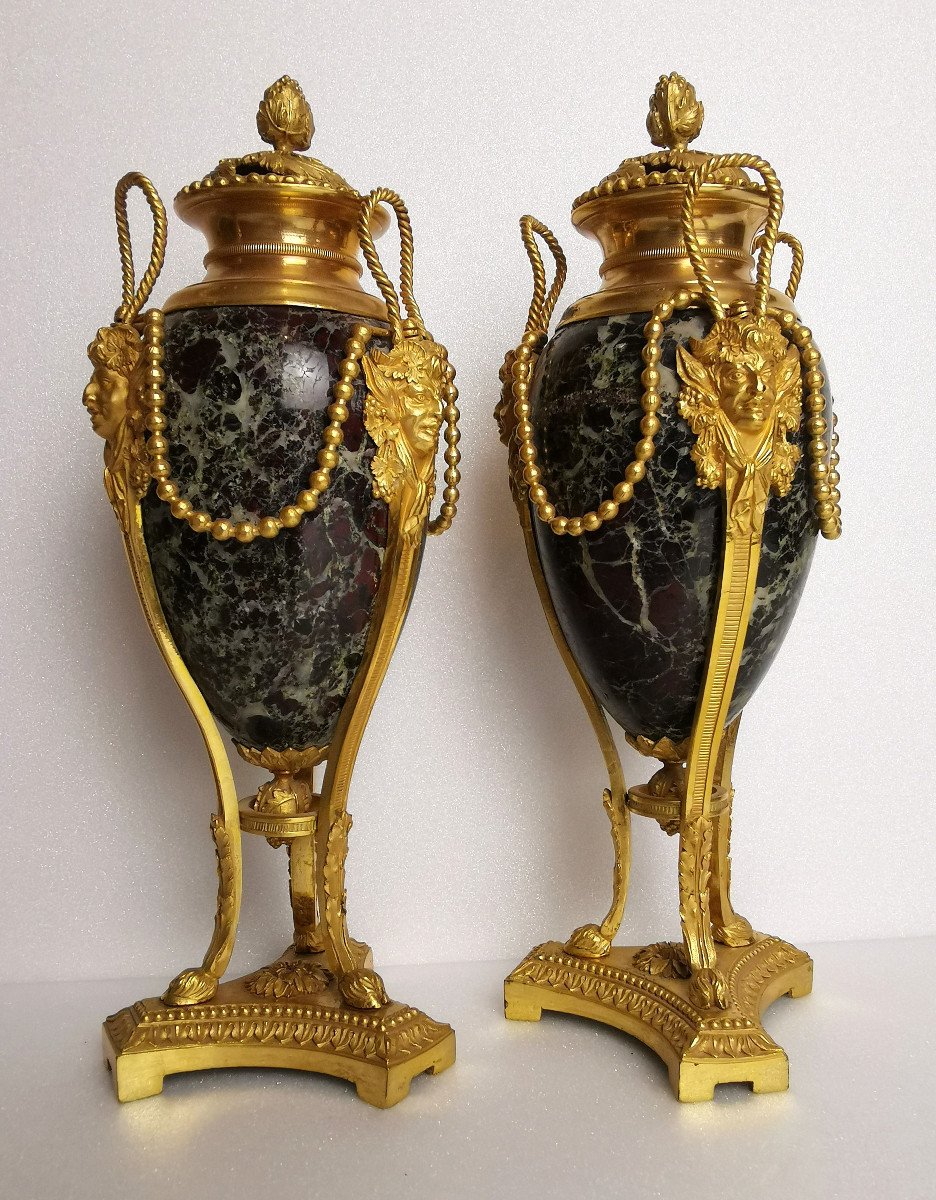 Paire De Cassolettes En « Athéniennes » Louis XVI à L’effigie De Bacchus.