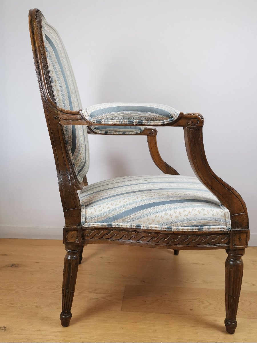 Fauteuil Lyonnais à La Reine En Médaillon D’poque Louis XVI. -photo-4