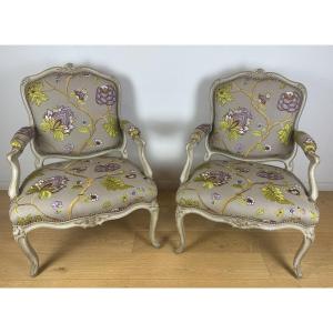 Claude-Louis  Burgat  Paire de fauteuils d’époque Louis XV estampillés  C.L BURGAT