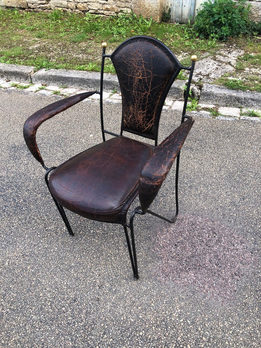 Suite de quatre fauteuils en fer, laiton et cuir par jacques adnet.-photo-7