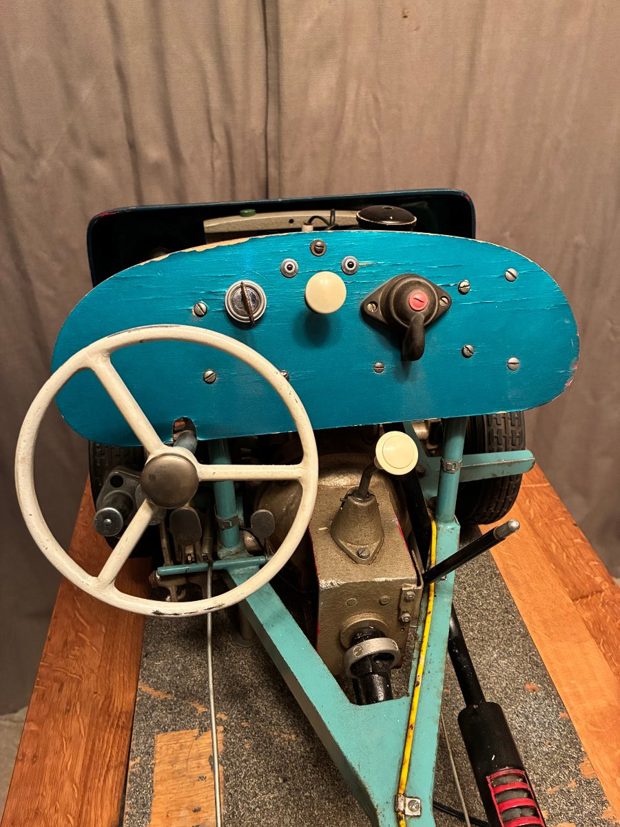 Ancienne voiture didactique d'auto école. Métier.-photo-6