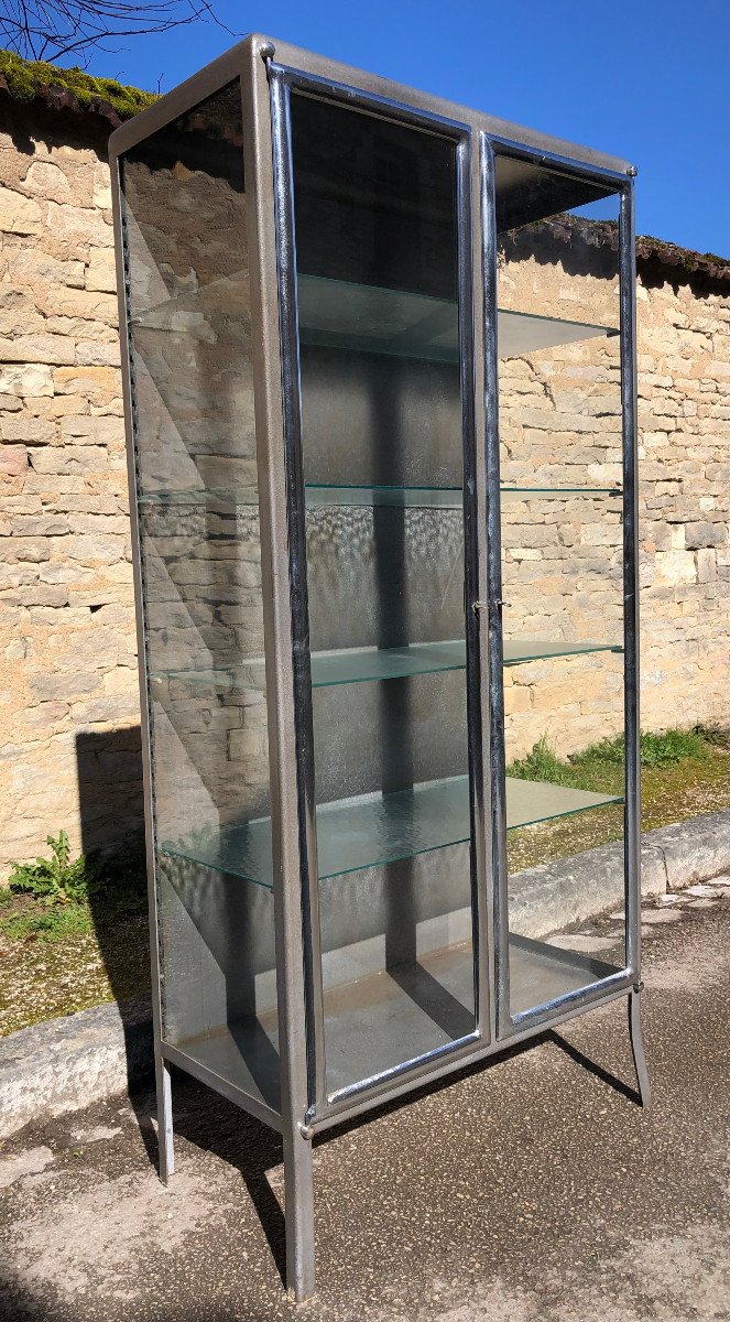 Ancienne Vitrine Médicale.