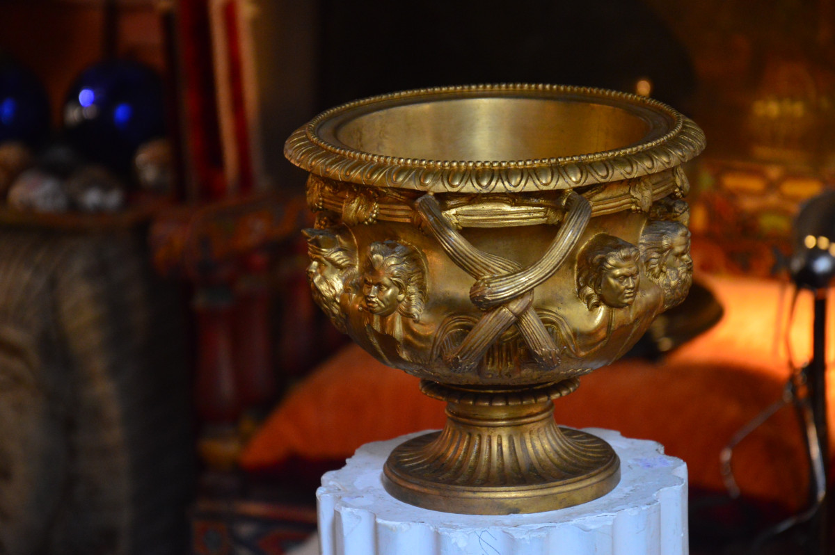 Warwick Vase In Gilt Bronze-photo-2