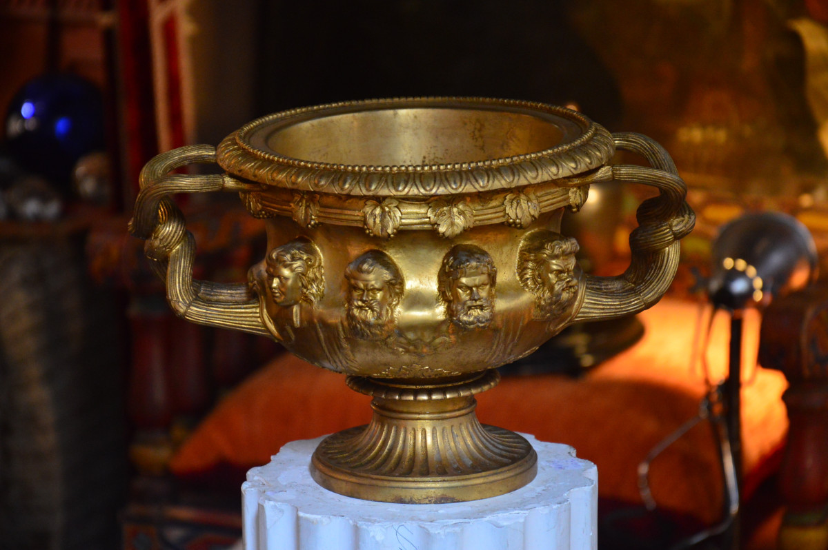 Warwick Vase In Gilt Bronze-photo-3