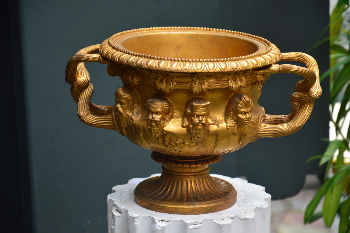 Warwick Vase In Gilt Bronze