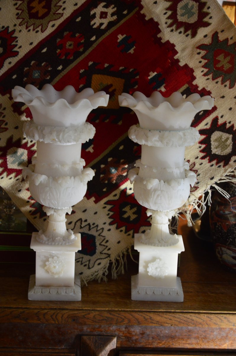 Vases Médicis En Albâtre