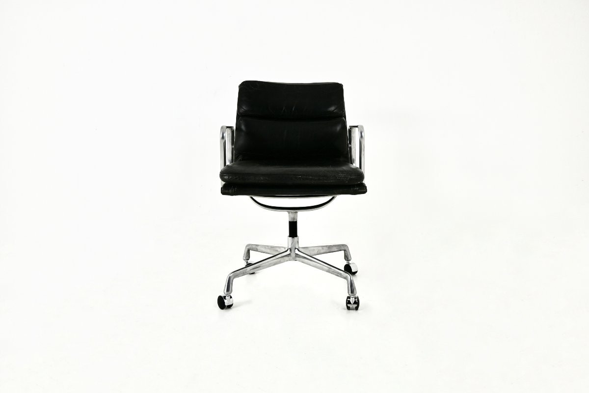 Fauteuil en cuir noir par Charles et Ray Eames pour Herman Miller, années 1970-photo-2