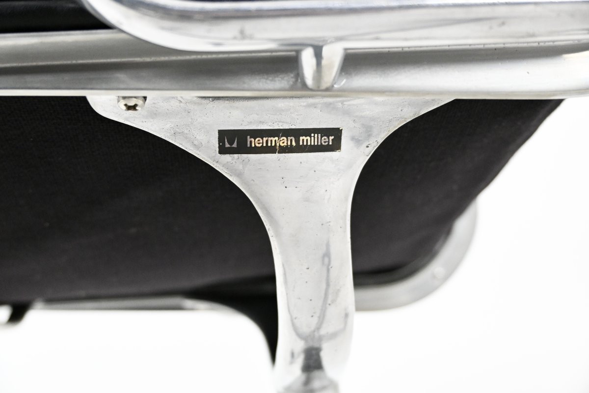 Fauteuil en cuir noir par Charles et Ray Eames pour Herman Miller, années 1970-photo-4