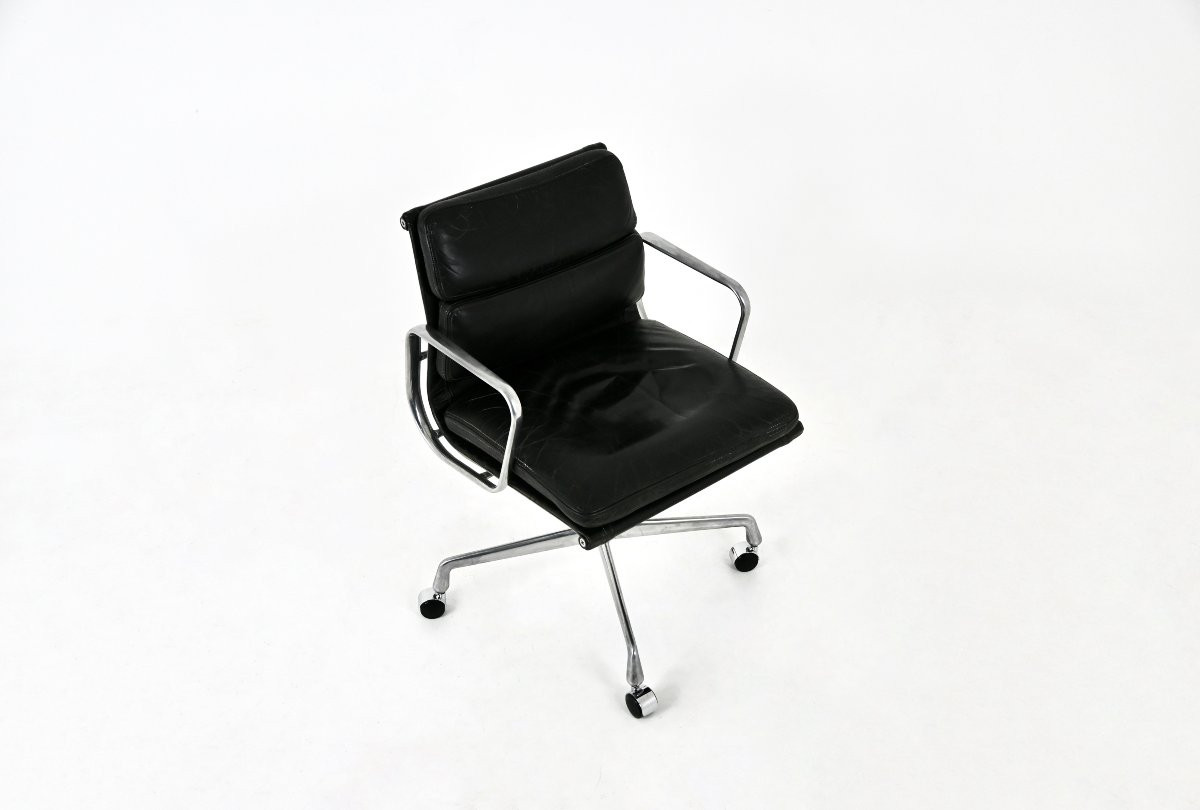 Fauteuil en cuir noir par Charles et Ray Eames pour Herman Miller, années 1970-photo-1