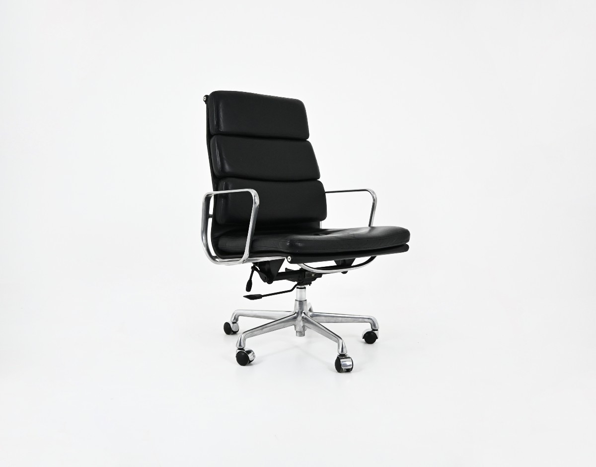 Ea 216 Soft Pad Office Chair, By Charles And Ray Eames For Icf, 1970s