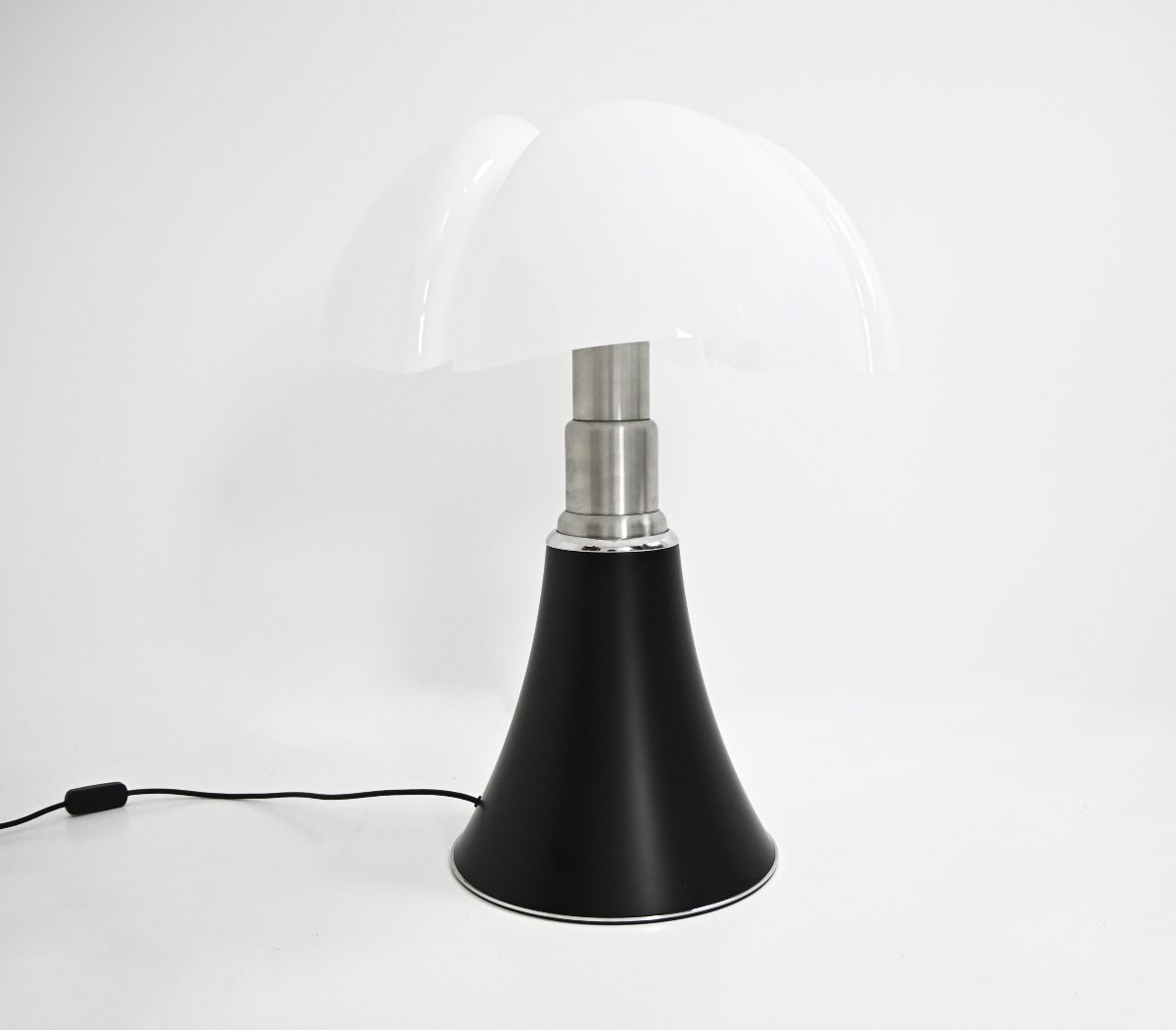 Lampe de table « Pipistrello » de Gae Aulenti pour Martinelli Luce-photo-5