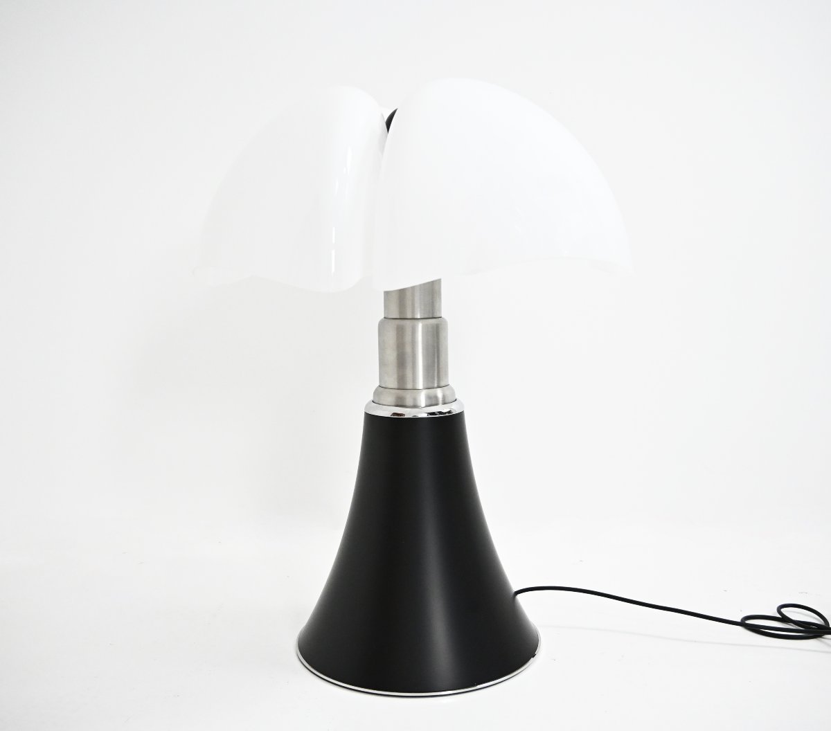 Lampe de table « Pipistrello » de Gae Aulenti pour Martinelli Luce-photo-6