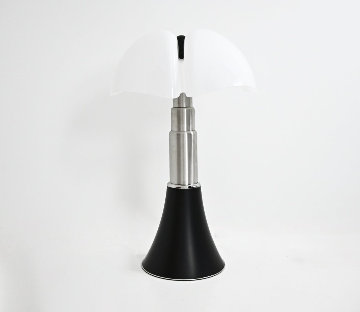 Lampe de table « Pipistrello » de Gae Aulenti pour Martinelli Luce-photo-3