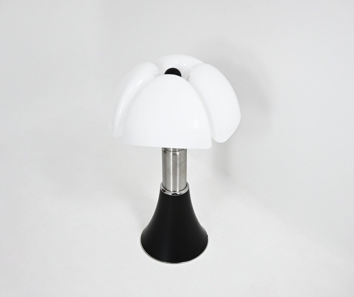Lampe de table « Pipistrello » de Gae Aulenti pour Martinelli Luce-photo-1