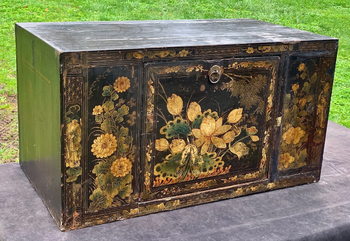 18th Cty Lacquer Chest From Japan
