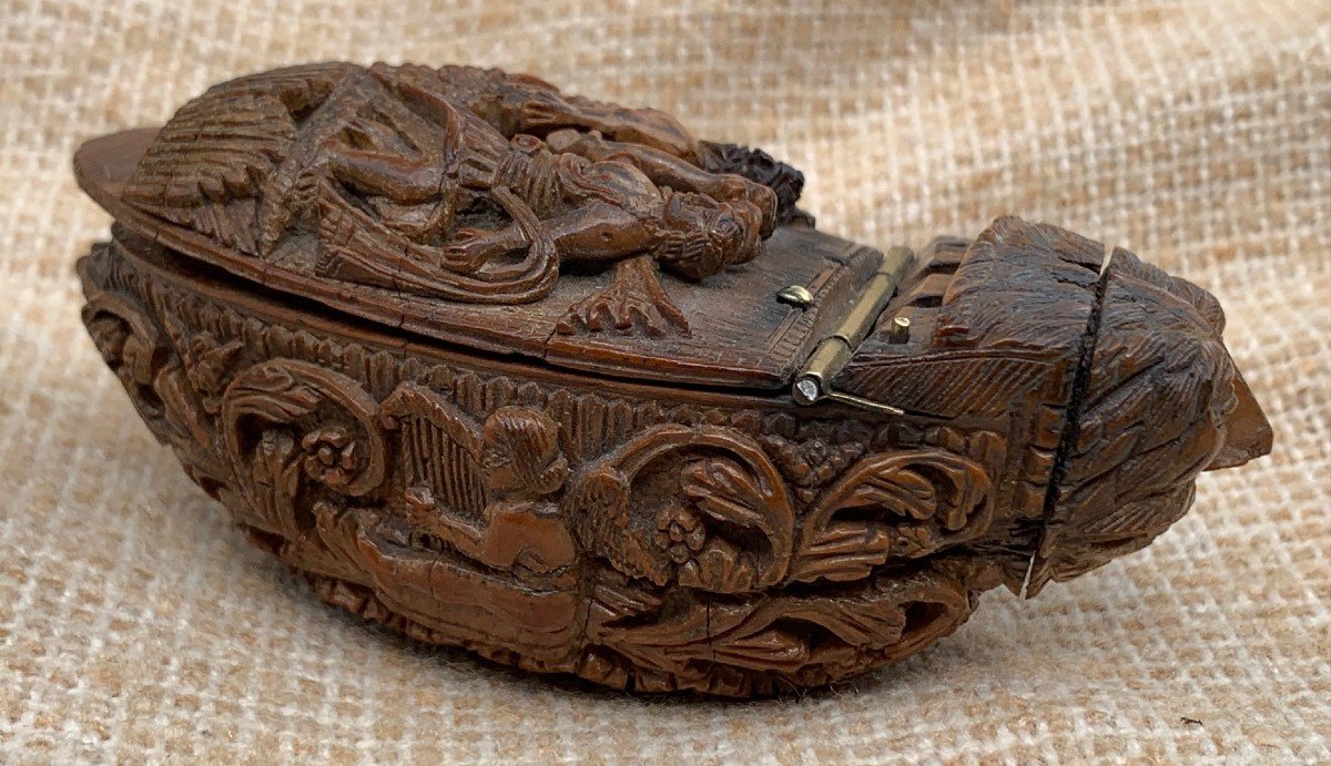 Corrozo Nut Snuffbox Corozo, Boat Shape, Zoomorphic Head,  Musicians Angels & Mythological Main Thema-photo-4