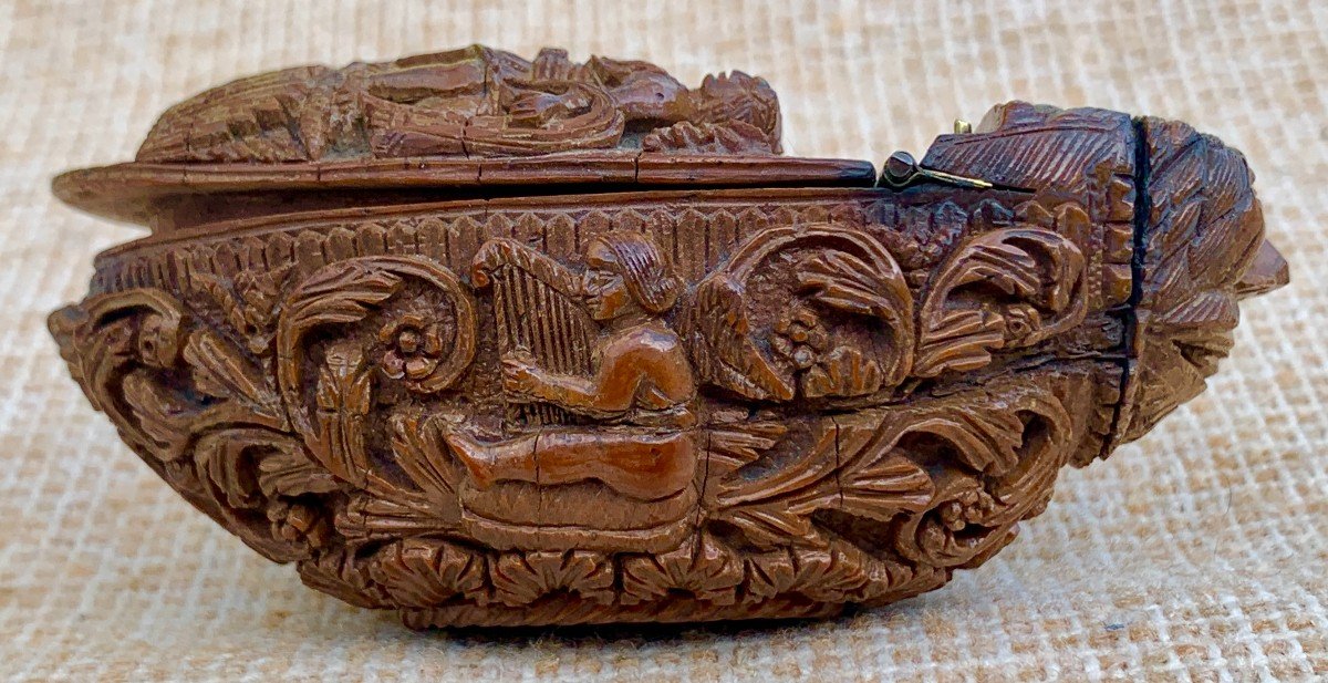 Corrozo Nut Snuffbox Corozo, Boat Shape, Zoomorphic Head,  Musicians Angels & Mythological Main Thema-photo-4