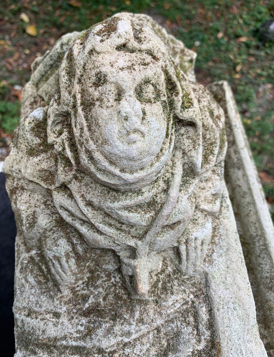 Late 15th Cty / Gothic Period, Pair Of Stone Carved Caps Grotesques With Rosary-photo-6