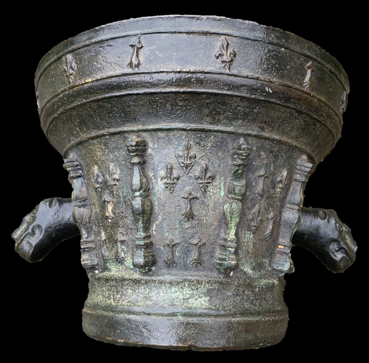  +120kg Giant Fleur-de-lys Mortar, Zoomorphic Grips, Early 17th Century +120kg-photo-2