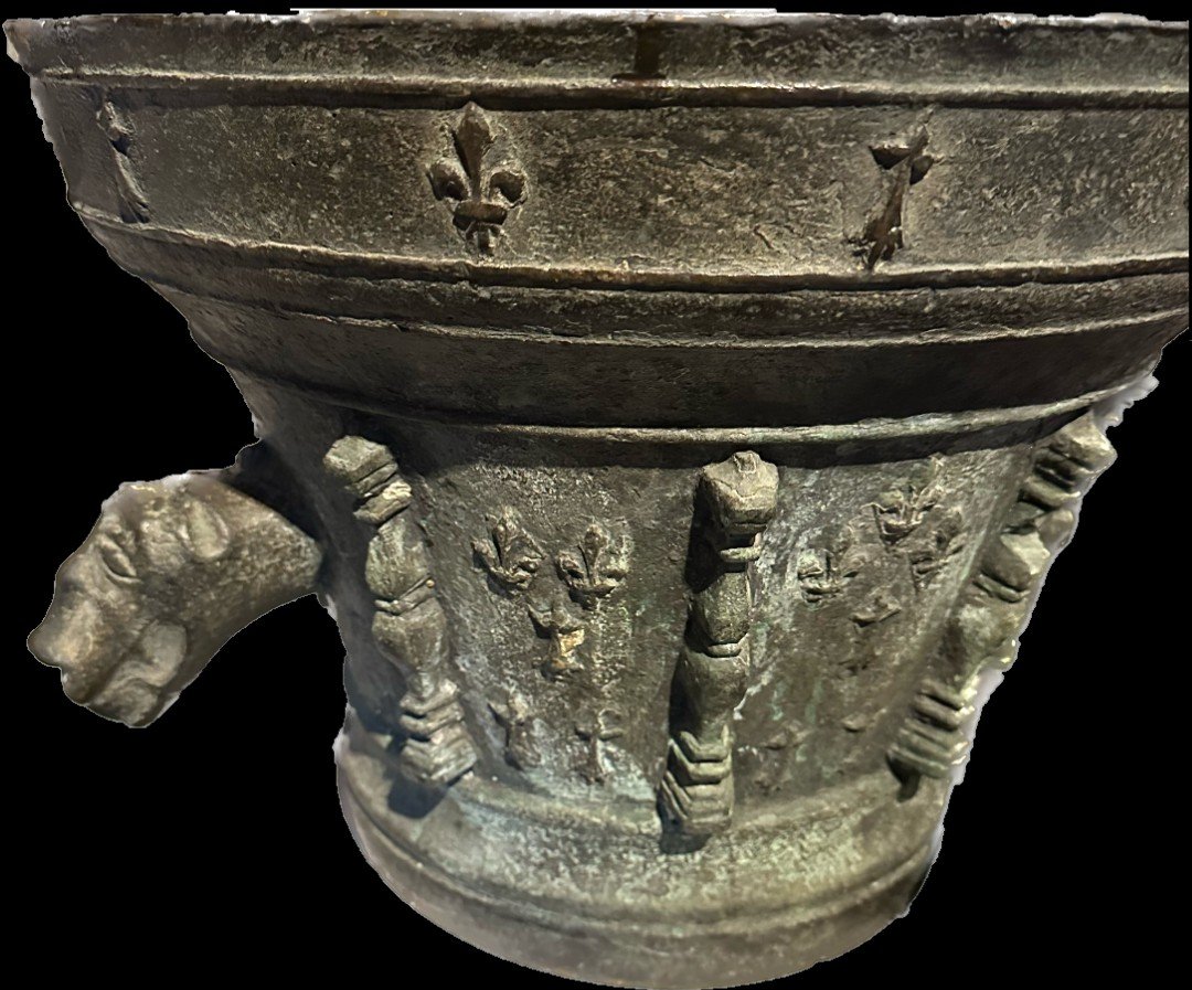  +120kg Giant Fleur-de-lys Mortar, Zoomorphic Grips, Early 17th Century +120kg-photo-3