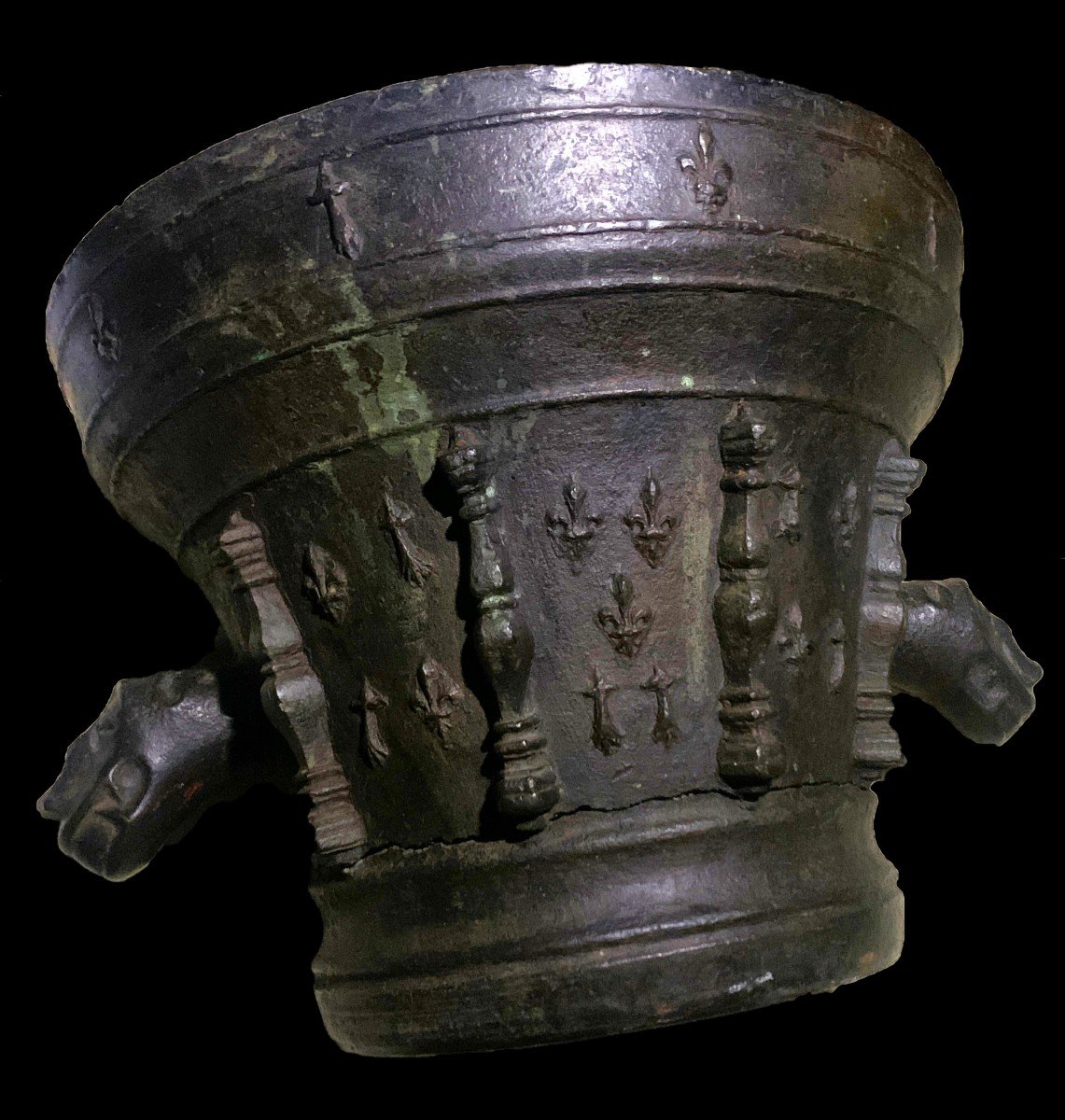  +120kg Giant Fleur-de-lys Mortar, Zoomorphic Grips, Early 17th Century +120kg-photo-4