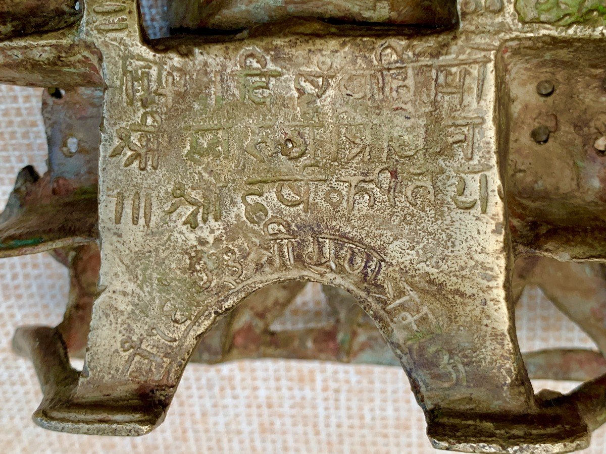 Pt autel vôtif en bronze THIRTANKARA Bouddha, Jaïn Gujarat Inde daté 1638-photo-4
