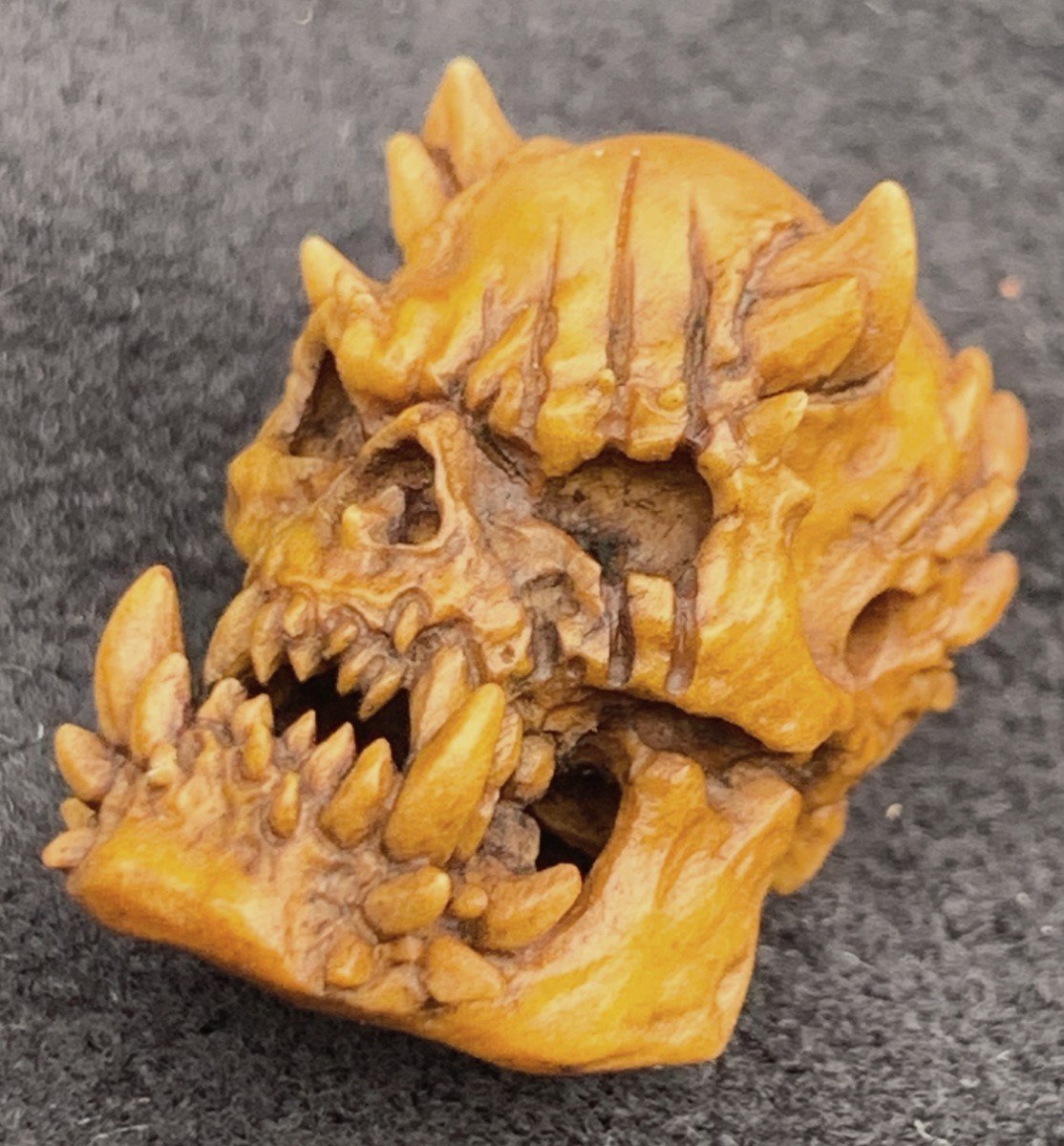 Cabinet de curiosités 2: memento mori/crâne de démon sculpté bois de cerf-photo-3