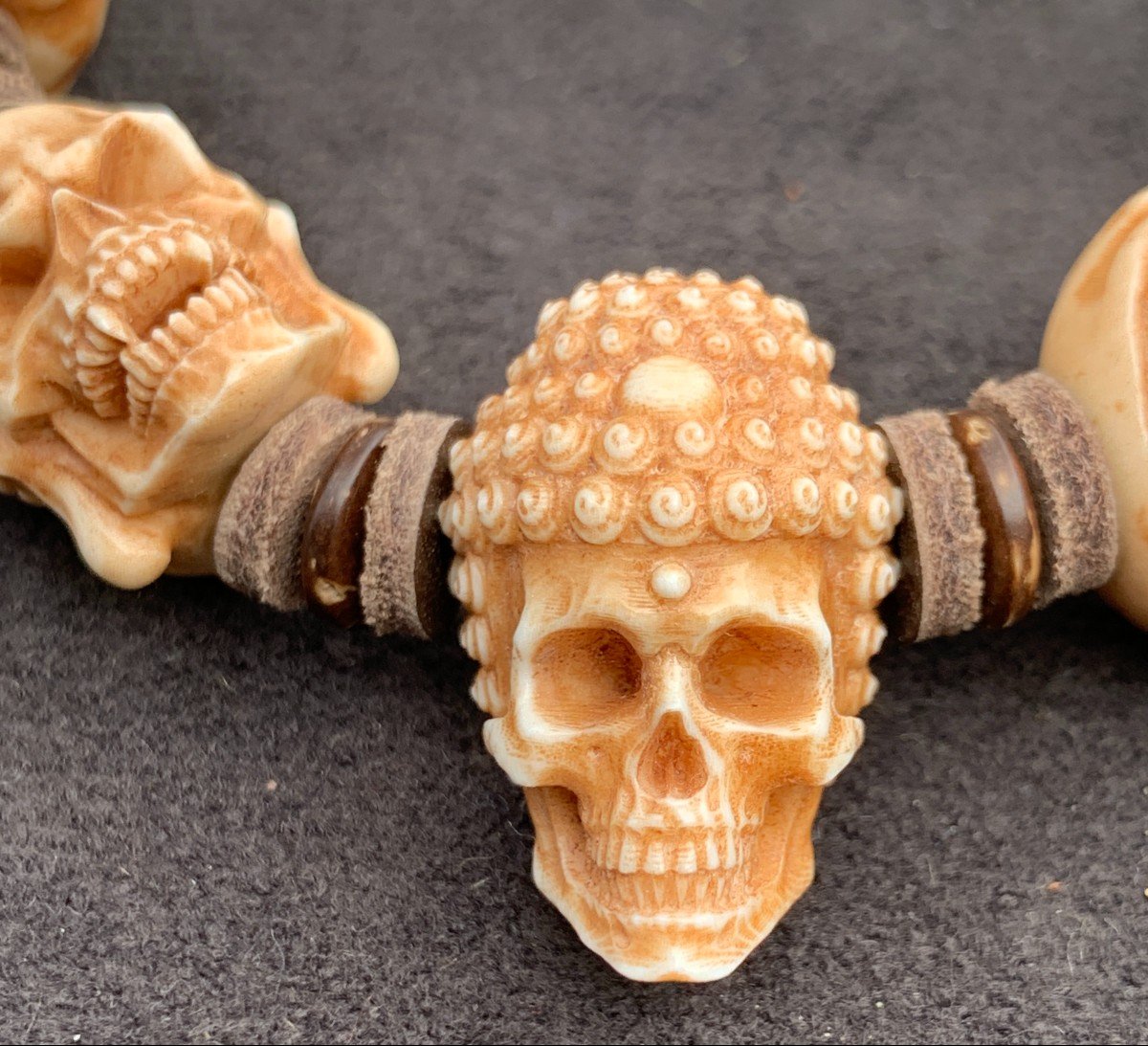 Cabinet Curiosities Complete Bracelet Of 10 Deer Antlers ?! Carved Skulls-photo-2