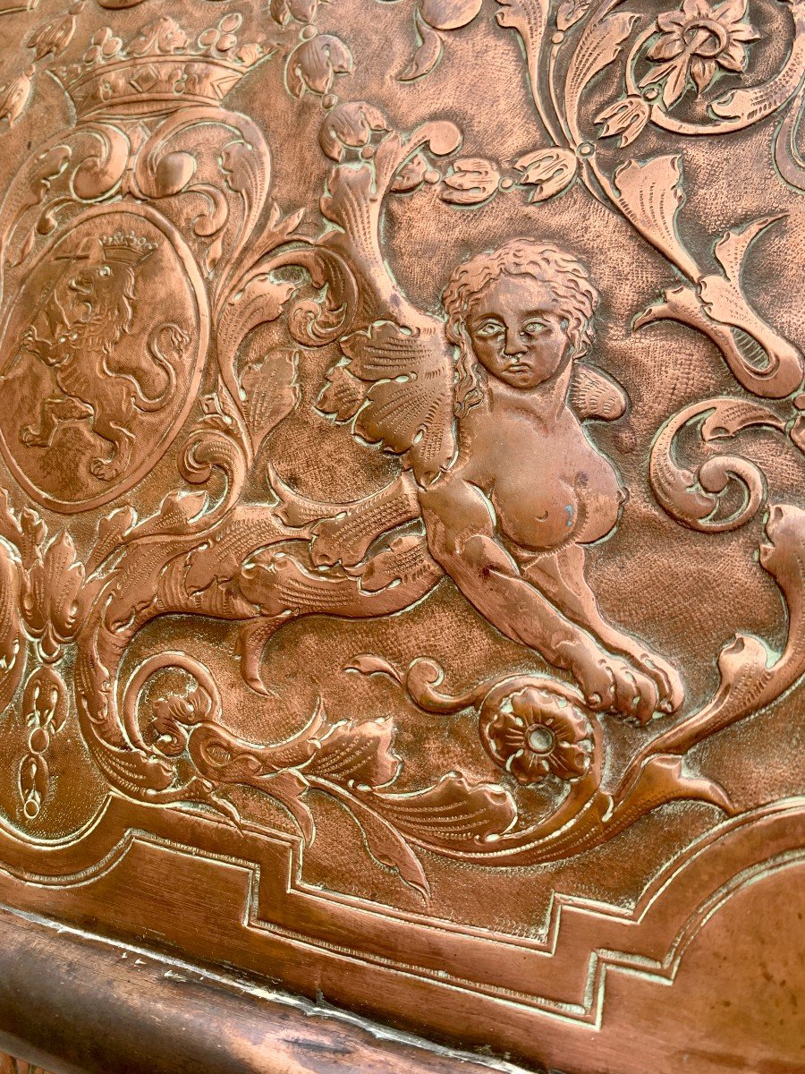 Très grande fontaine murale en cuivre repoussé ciselé, armoirie, ép Louis XIV-photo-6