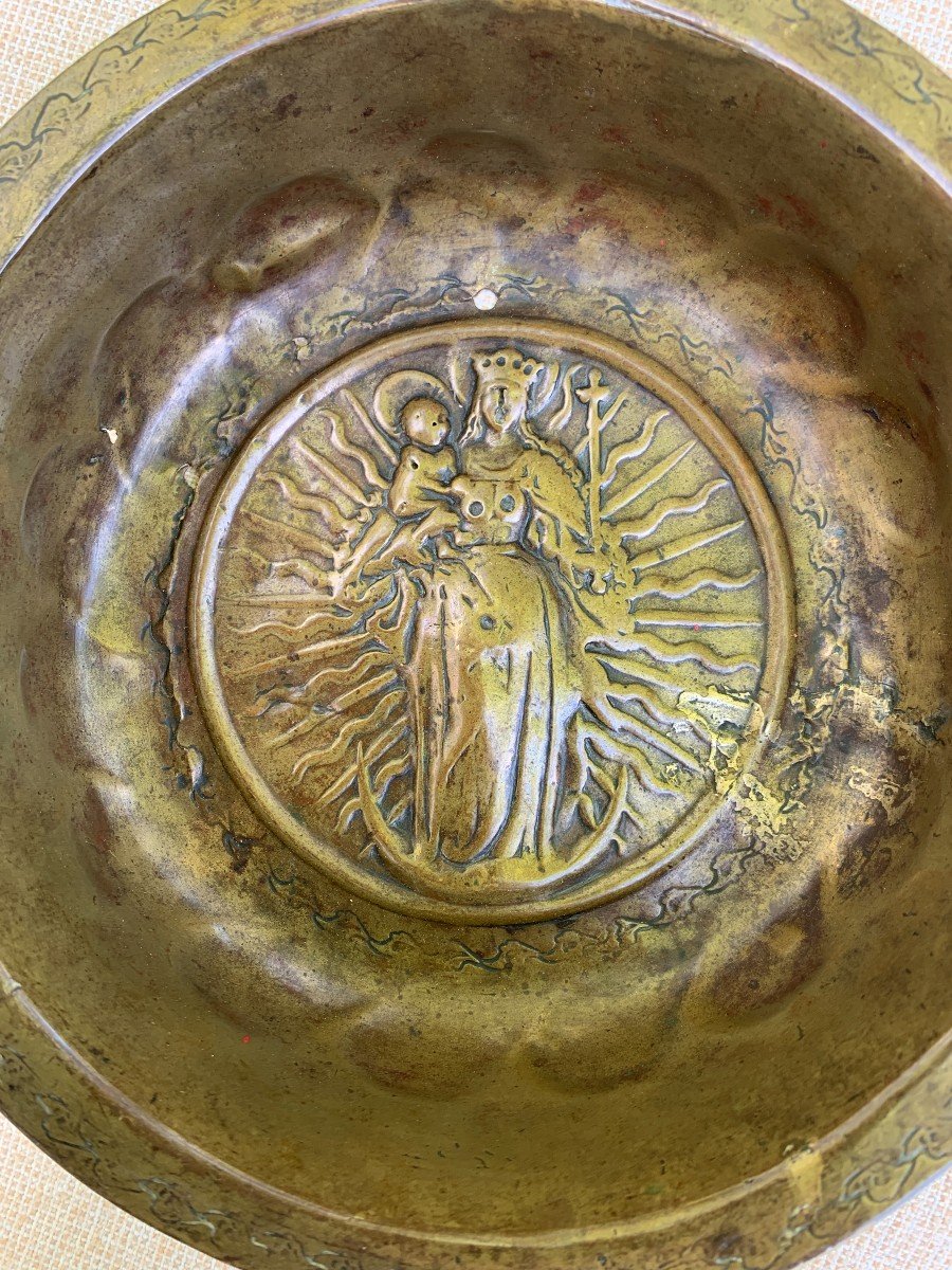 15th Cty Alms Embossed & Chiseled Brass Dish / Basin, Virgin And Child-photo-2
