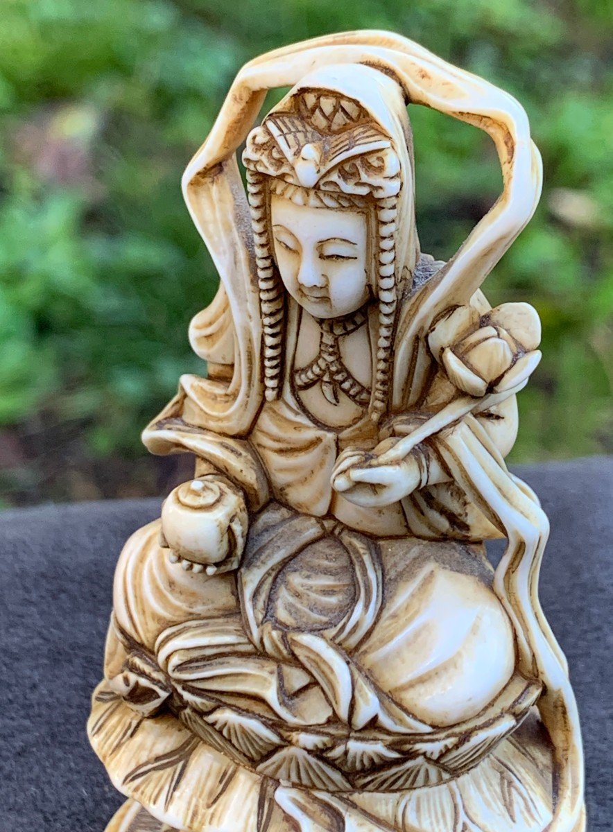 Japon XIXe s, fine statuette Guanyin ivoire sculpté, signée-photo-2