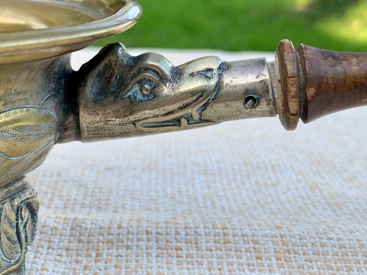 Début XVIIIe, QUAICH à whisky en laiton et bois tourné, 2 prises et dragons-photo-2