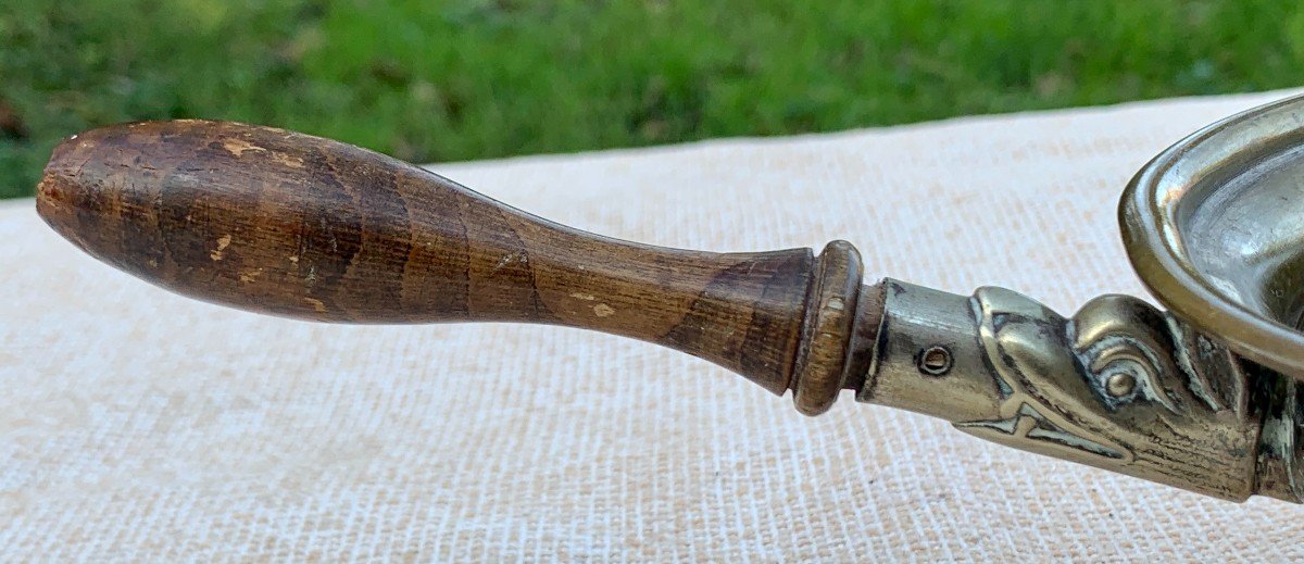 Début XVIIIe, QUAICH à whisky en laiton et bois tourné, 2 prises et dragons-photo-4