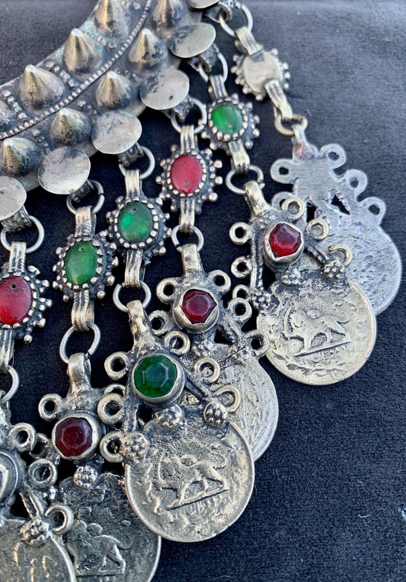 Collier plastron métal argenté & cabochons verre/pierres polies Kuchi, Pakistan ou Afghanistan-photo-2