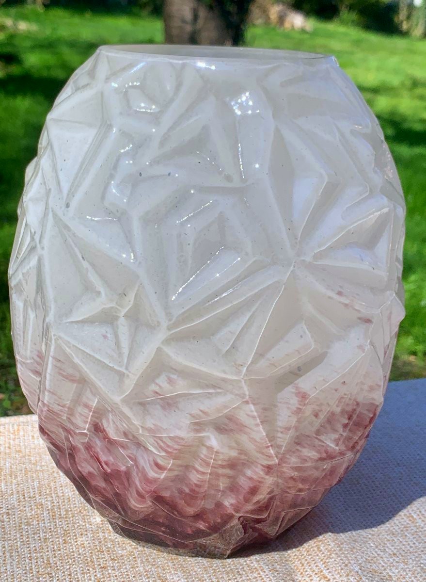 Art Déco A Delatte Nancy Moulded Pressed Glass Vase, Ivory & Purple Bottom-photo-3