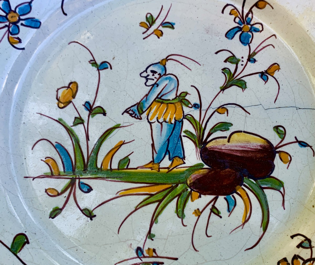18th Cty La Tronche Earthenware Plate "with A Hunchbacked Chinese Man"-photo-2