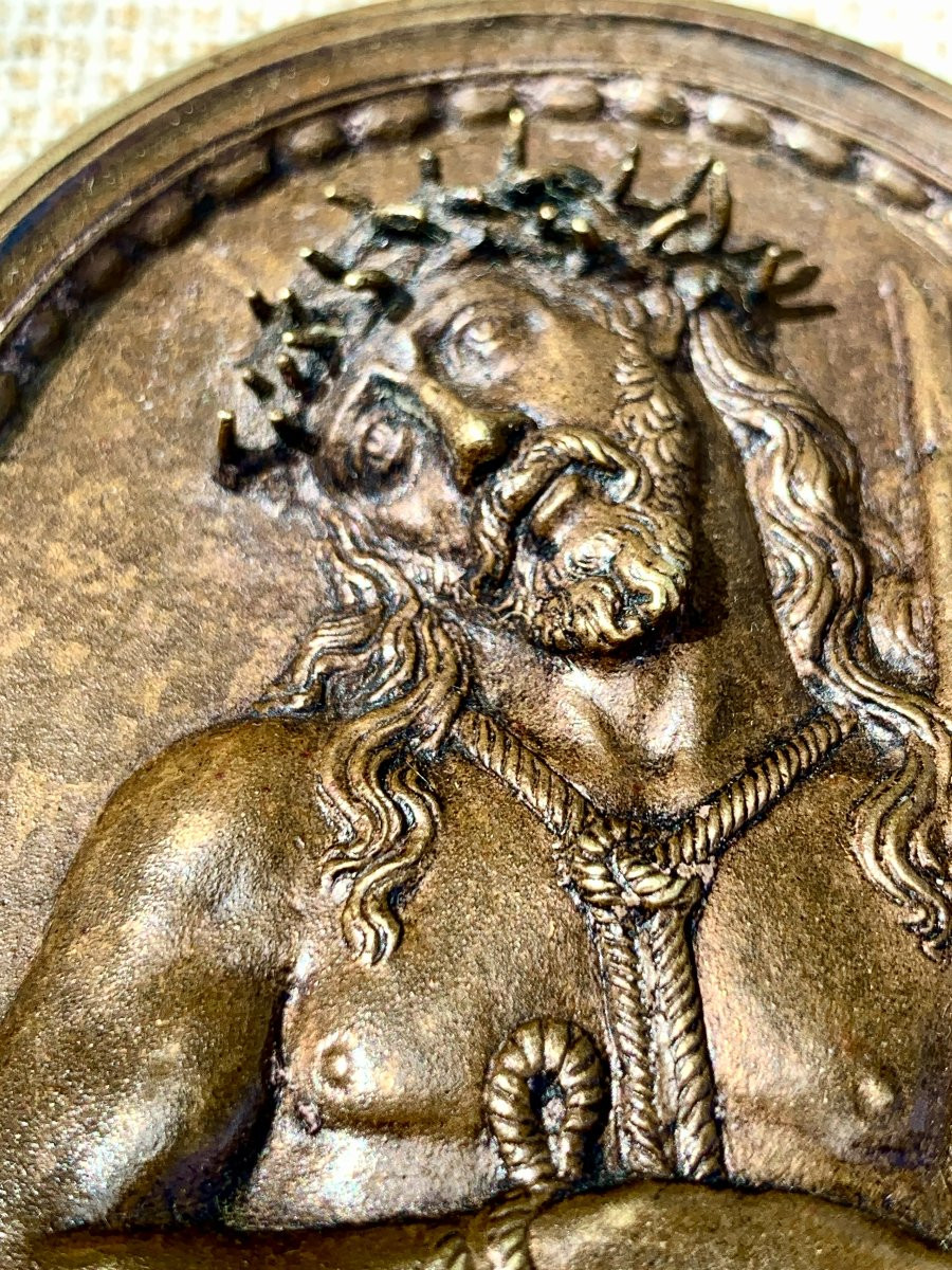 Haute époque petite plaquette très détaillée en bronze doré ECCE HOMO-photo-4