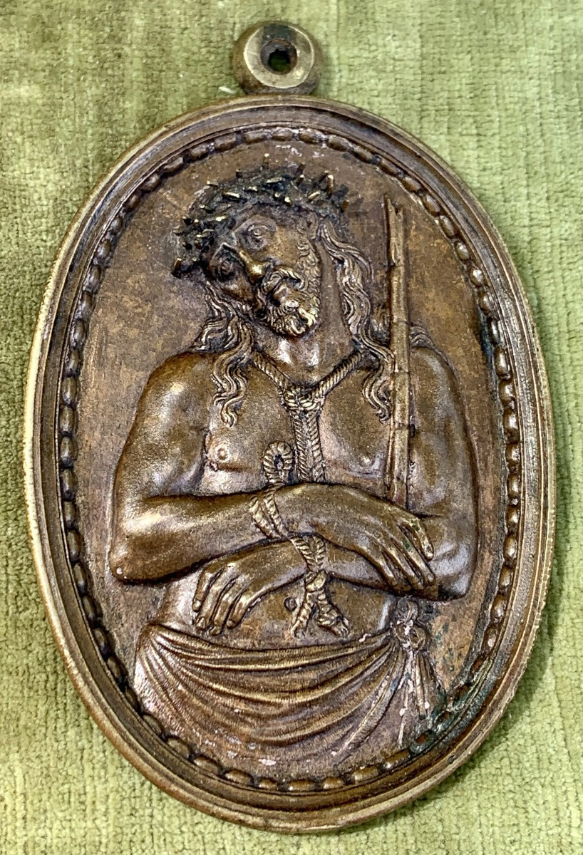 Haute époque petite plaquette très détaillée en bronze doré ECCE HOMO