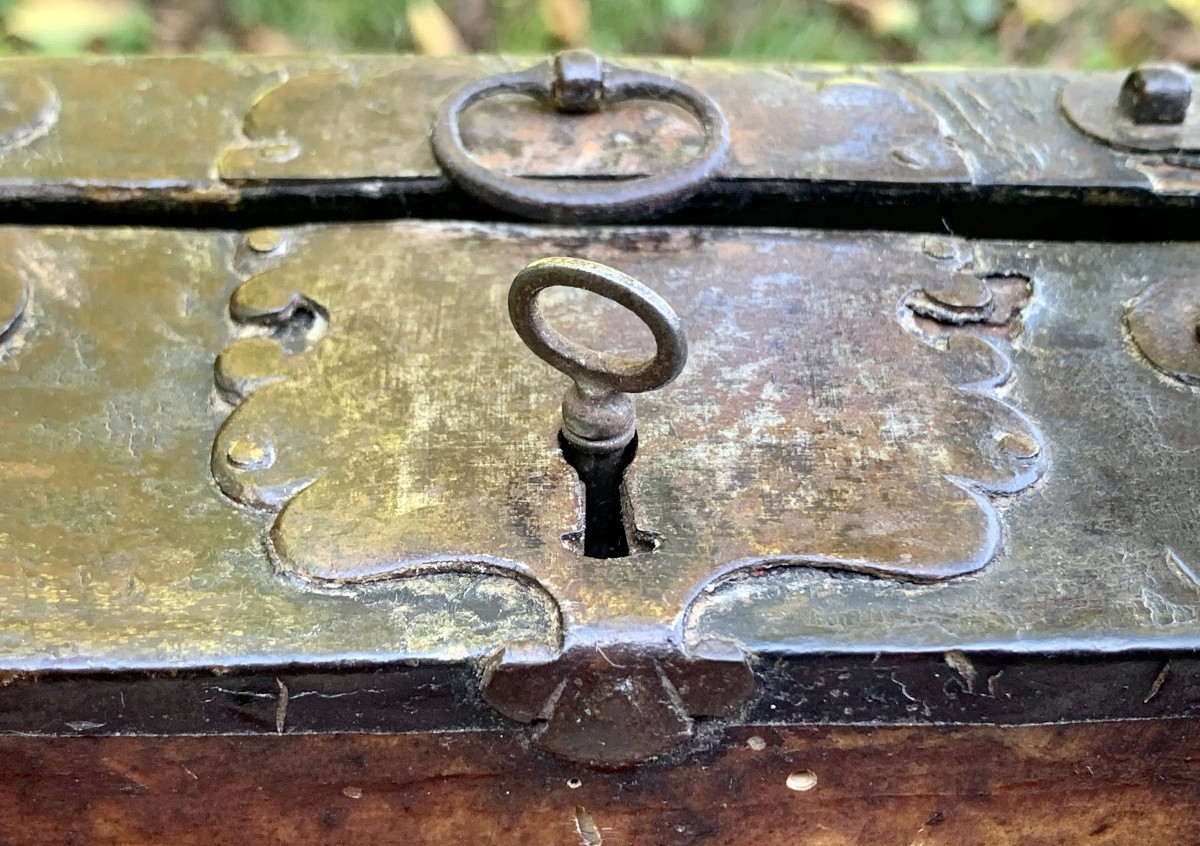 Louis XIV Small Wooden Leather Box, Complete With All Its Forged Fittings-photo-4