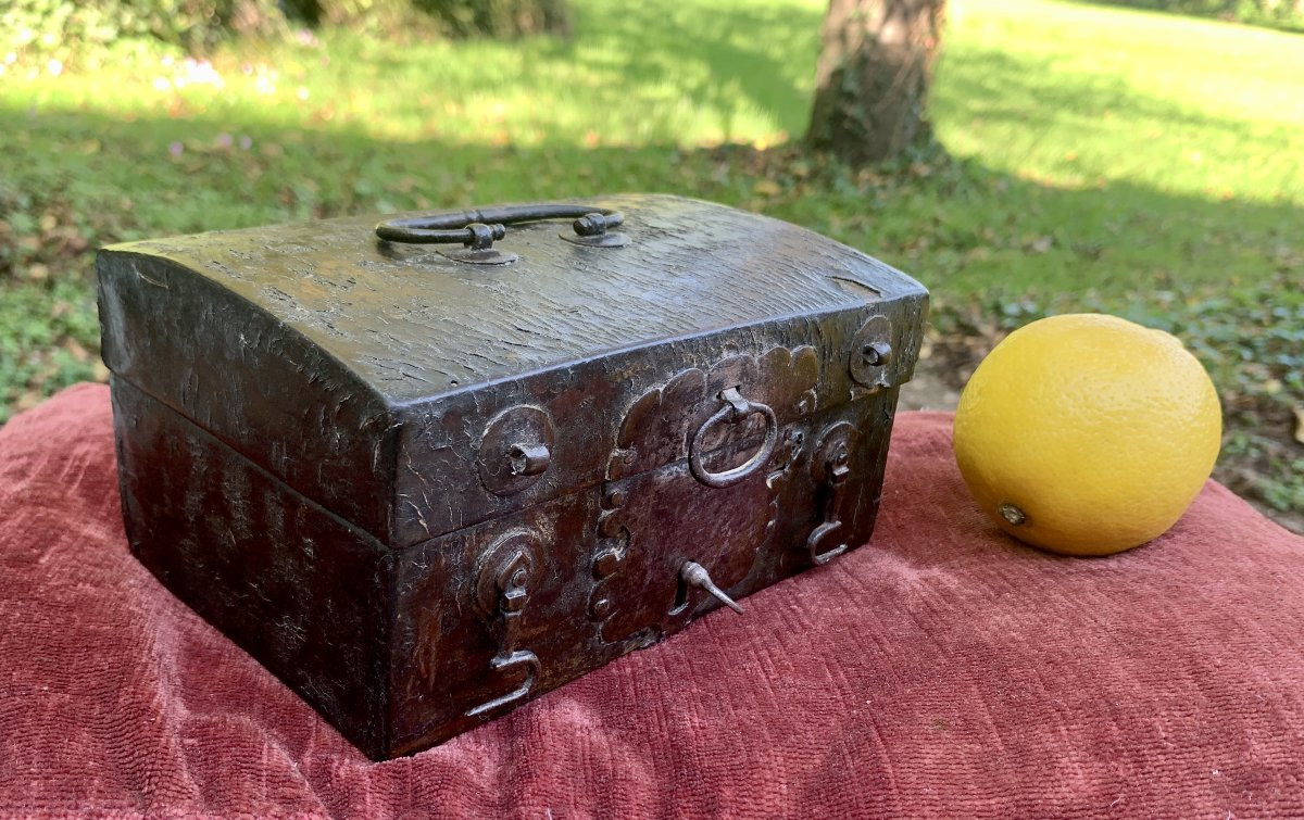 Louis XIV Small Wooden Leather Box, Complete With All Its Forged Fittings-photo-1