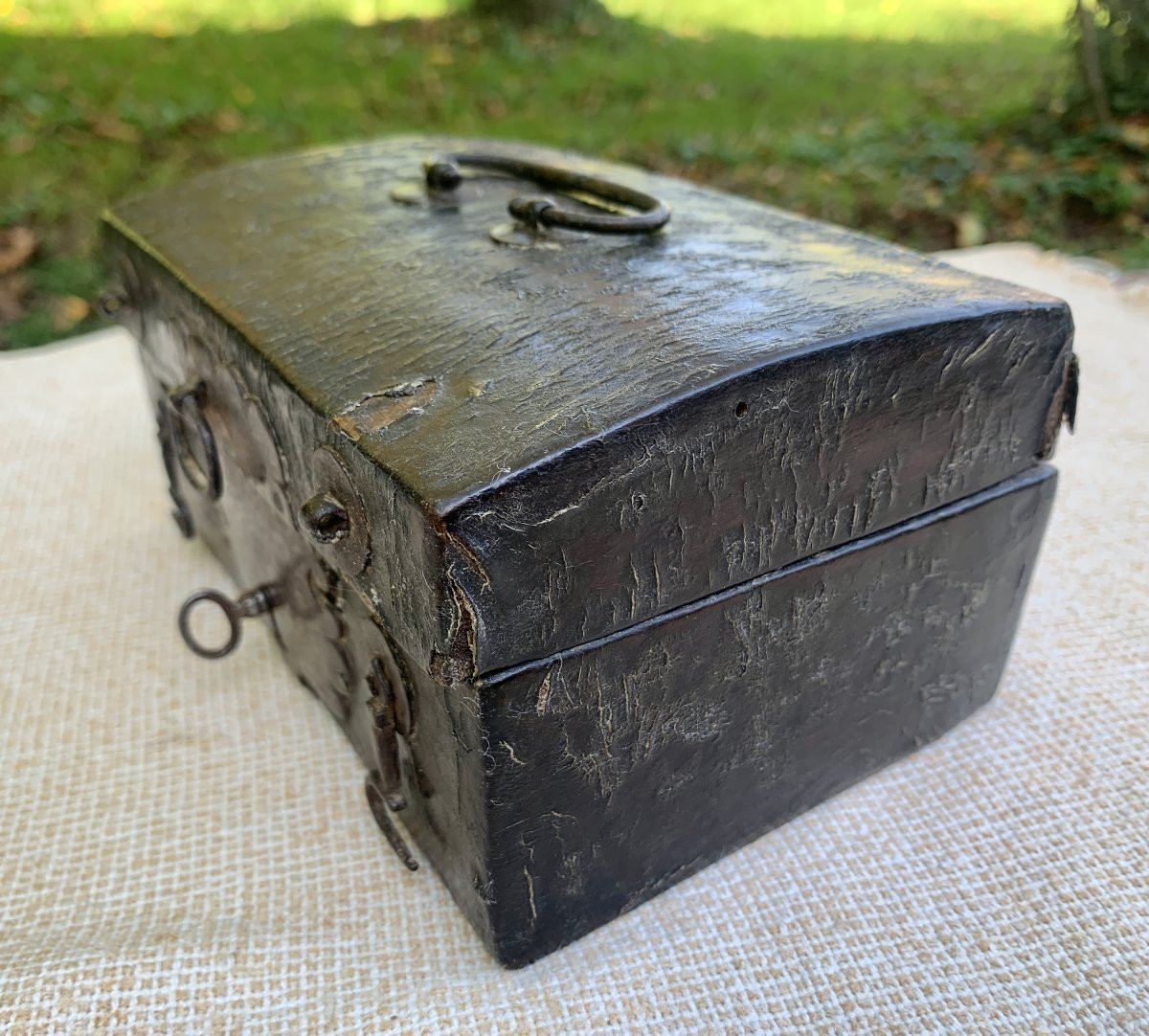 Louis XIV Small Wooden Leather Box, Complete With All Its Forged Fittings-photo-4