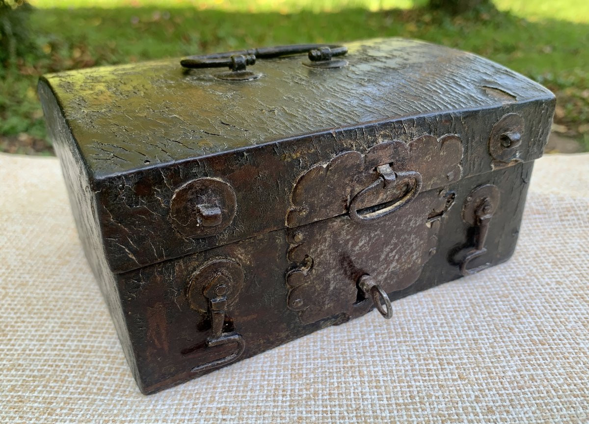 Louis XIV Small Wooden Leather Box, Complete With All Its Forged Fittings-photo-7