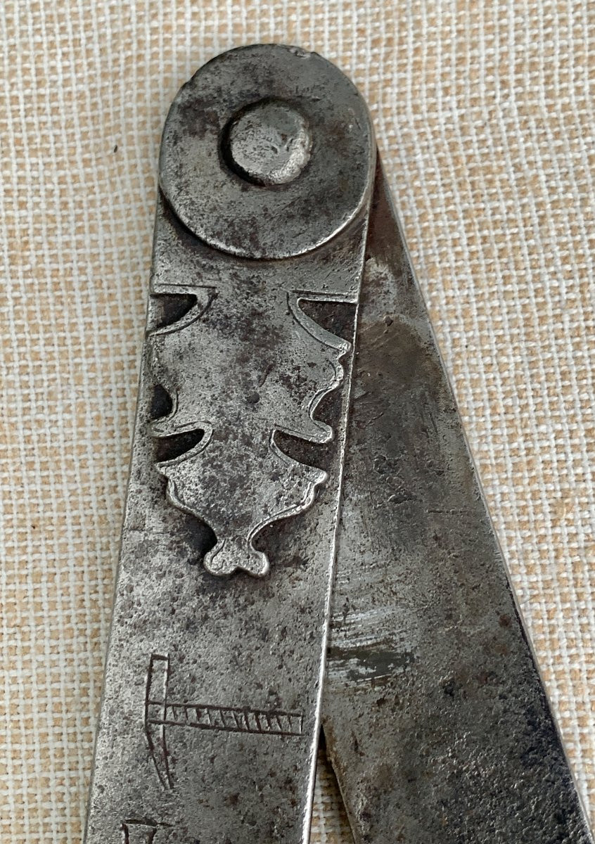 Louis XIV Period Large Iron Compass Decorated With Carpenter's Tools Engraving, -photo-3