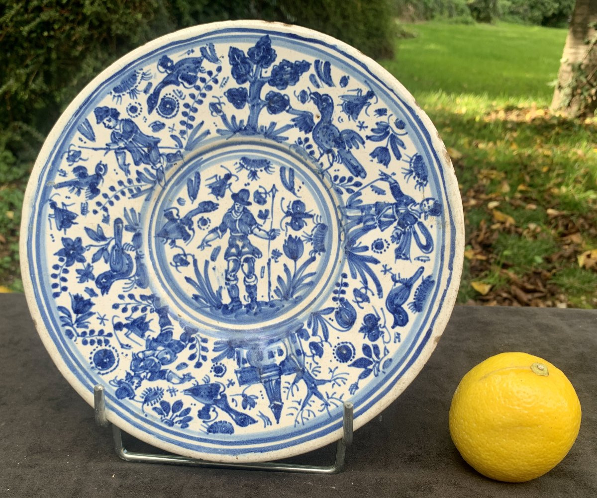 Pt plat sur talon faïence de Nevers vers 1660-photo-4