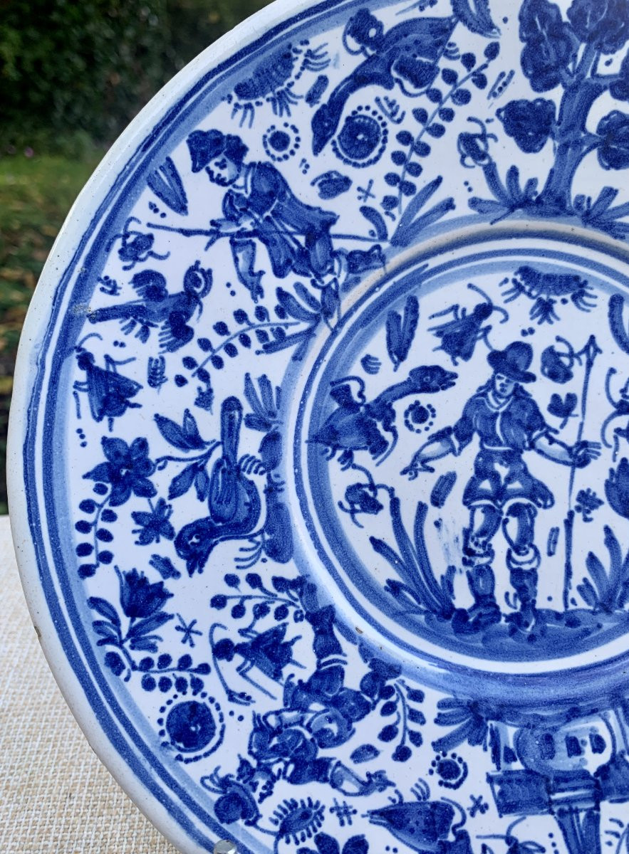 Pt plat sur talon faïence de Nevers vers 1660-photo-7