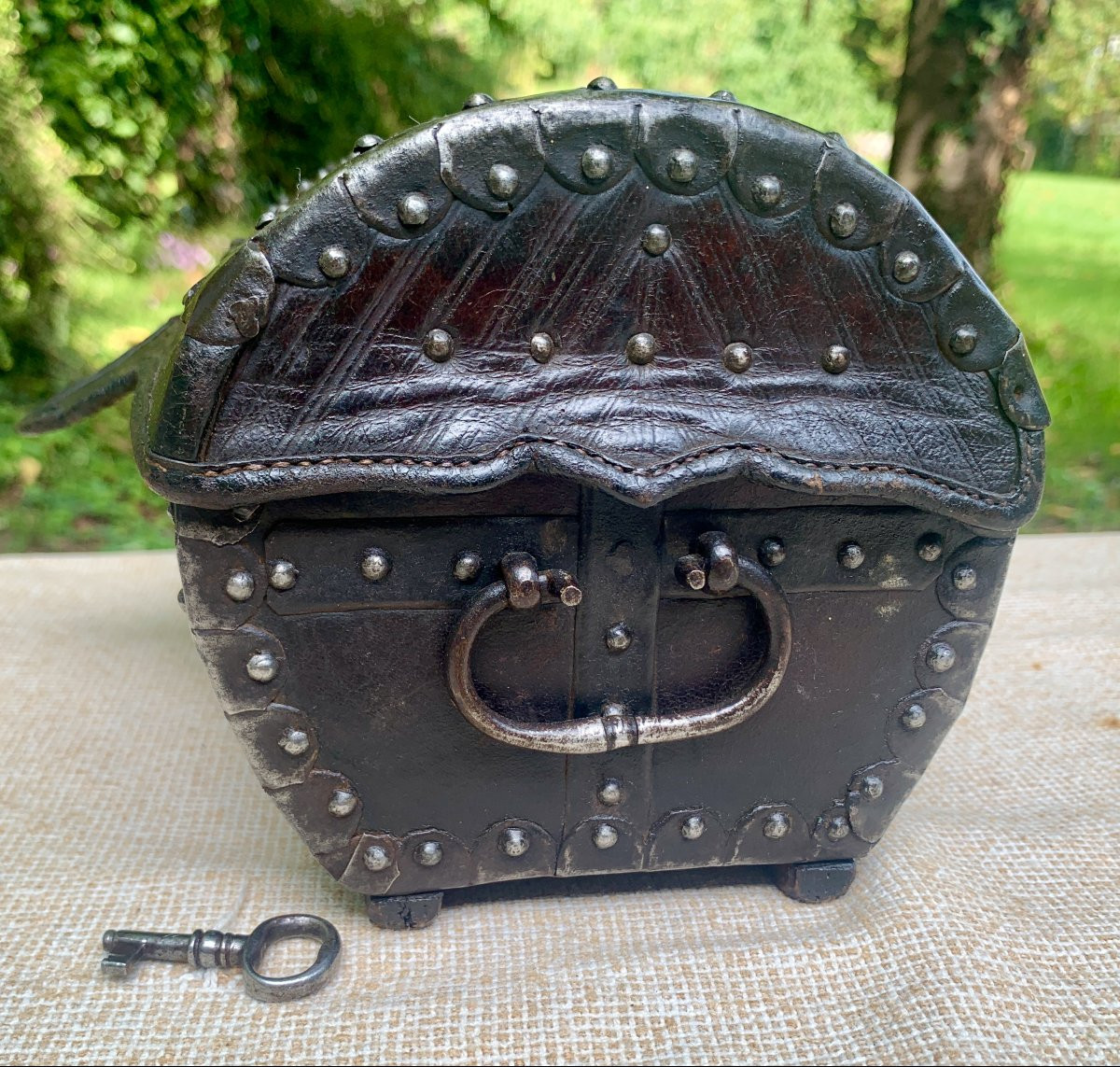 Italy 17th Cty, Rare Leather Box With Rounded Profile, With Original Interior Paper-photo-5