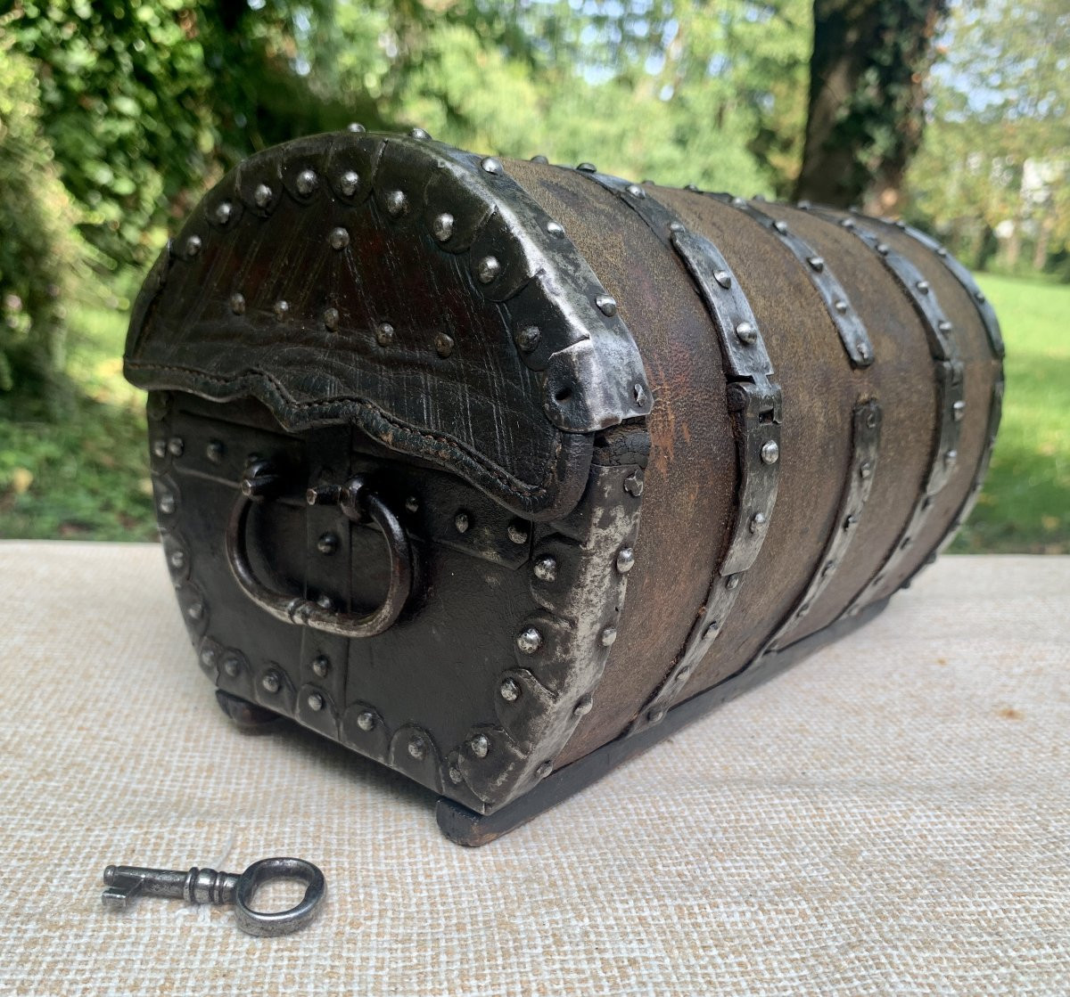 Italy 17th Cty, Rare Leather Box With Rounded Profile, With Original Interior Paper-photo-6